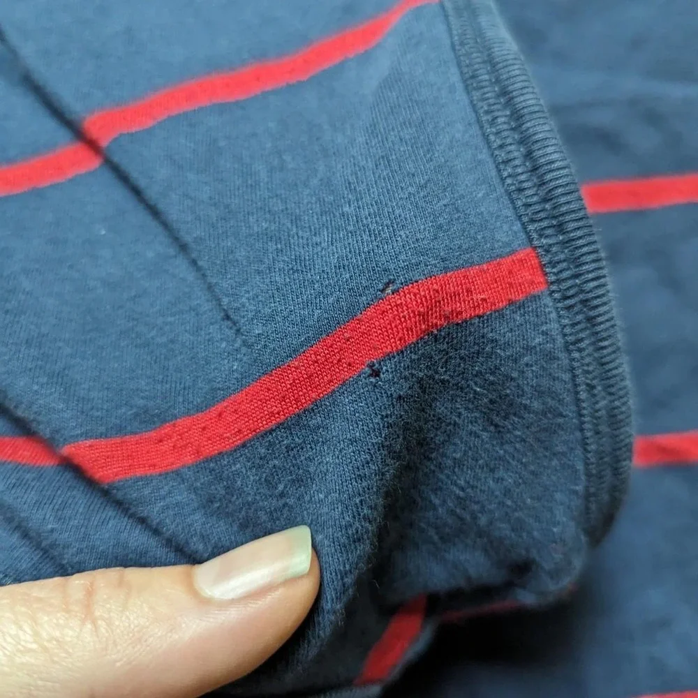 Y2K DC men's size medium tank top red and navy striped - Picture 4 of 7